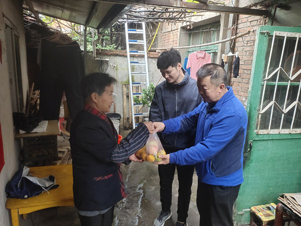 情暖重陽節(jié) 濃濃敬老情