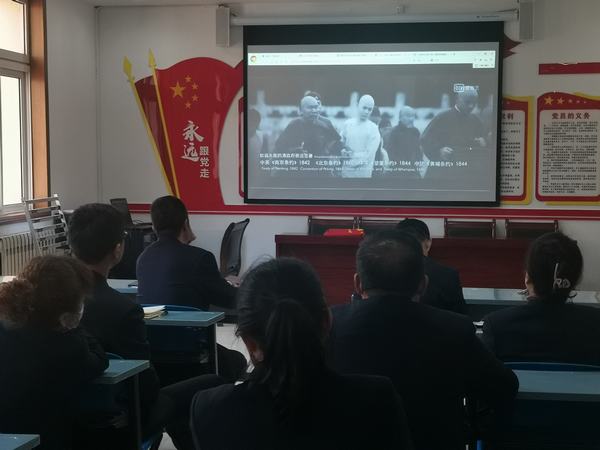 陜煤建設(shè)銅煤公司機(jī)關(guān)黨支部開(kāi)展“守初心、觀紅影”主題黨日活動(dòng)