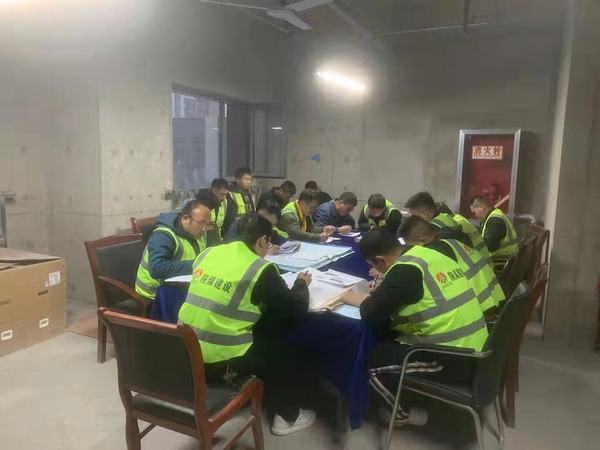 陜煤建設(shè)銅煤公司第十五項目部業(yè)務(wù)知識“小課堂”為職工充電蓄能