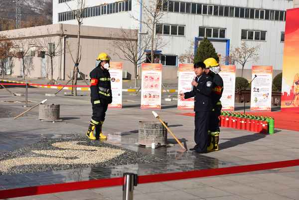 陜煤建設(shè)煤礦運(yùn)營服務(wù)分公司：消防“實(shí)戰(zhàn)”演練 增強(qiáng)應(yīng)急能力