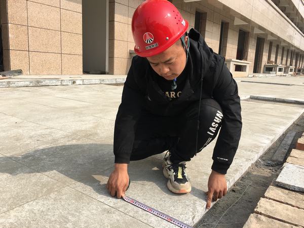 奉獻(xiàn)不言苦，追求無止境