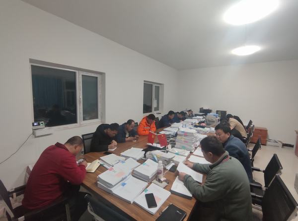 陜煤建設(shè)銅煤公司基層項目部掀起了學(xué)習(xí)黨的第十九屆六中全會精神的熱潮