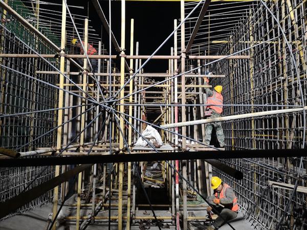 陜煤建設(shè)銅煤公司第六項(xiàng)目部晝夜奮戰(zhàn)，打響進(jìn)度保證攻堅(jiān)戰(zhàn)