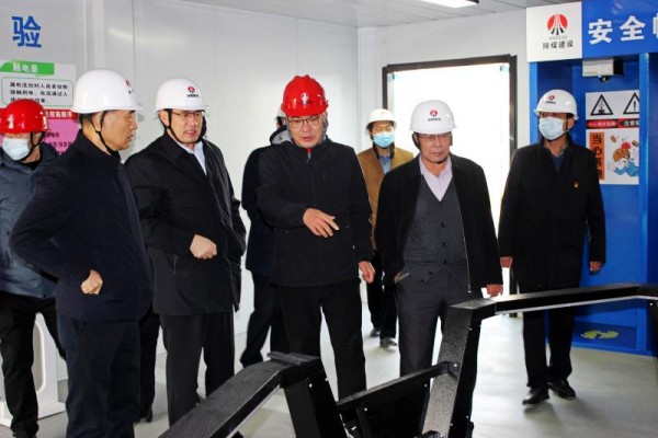 集團領導侯本英、司正林一行深入北斗星基項目檢查指導工作