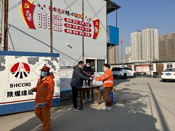 陜煤建設渭南分公司第十一項目部開展“防疫有我，健康同行”青年志愿服務活動