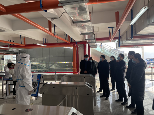 彬州市委書記王宏志、市長陳加寶一行蒞臨銀西高鐵彬州東站前廣場項(xiàng)目指導(dǎo)疫情防控工作