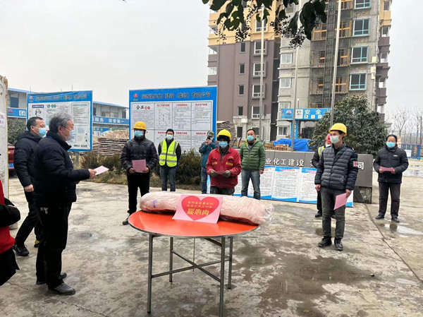 涇陽縣縣委、縣政府一行慰問涇陽縣西城保障房小區(qū)項(xiàng)目一線員工