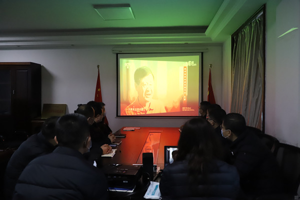 陜煤建設(shè)漢中分公司組織觀看專(zhuān)題片《零容忍》