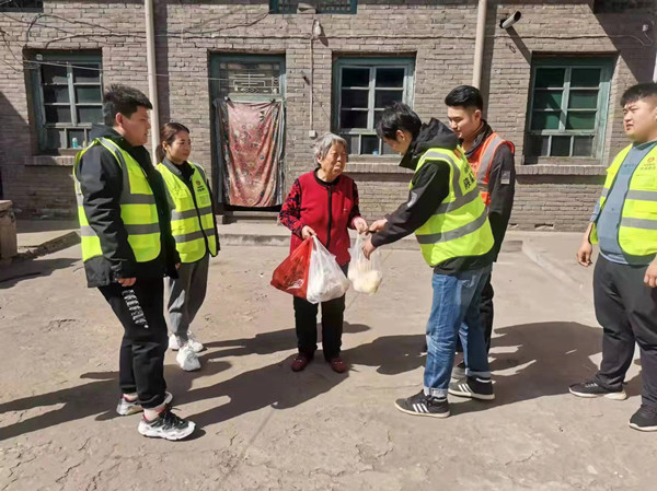 陜煤建設(shè)漢中分公司開展“學(xué)雷鋒”義務(wù)勞動(dòng)活動(dòng)