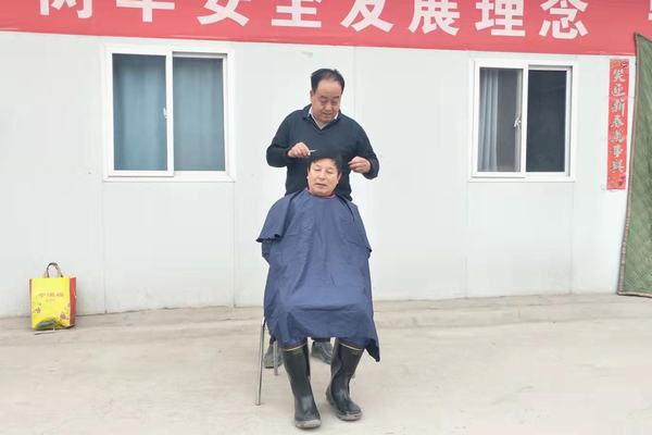 陜煤建設(shè)礦建二公司王峰項(xiàng)目部：“龍?zhí)ь^討彩頭”忙壞“托尼老師”