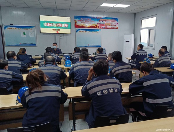 陜煤建設(shè)洗選煤運(yùn)營(yíng)公司紅柳林洗煤廠(chǎng)項(xiàng)目部：運(yùn)用“視覺(jué)影響力”保安全、促生產(chǎn)