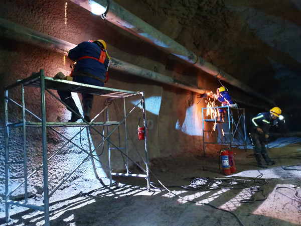 陜煤建設(shè)機(jī)電安裝公司酒鋼項(xiàng)目部：管道安裝“跑”出加速度