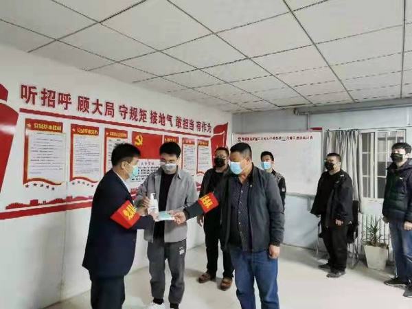 陜煤建設礦建二公司車村項目部：黨員服務隊密織礦區(qū)疫情防控網