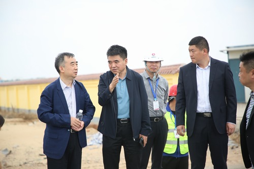 陜煤運(yùn)銷集團(tuán)黨委書記、董事長楊科生一行蒞臨榆陽煤炭物流園區(qū)項目檢查指導(dǎo)工作