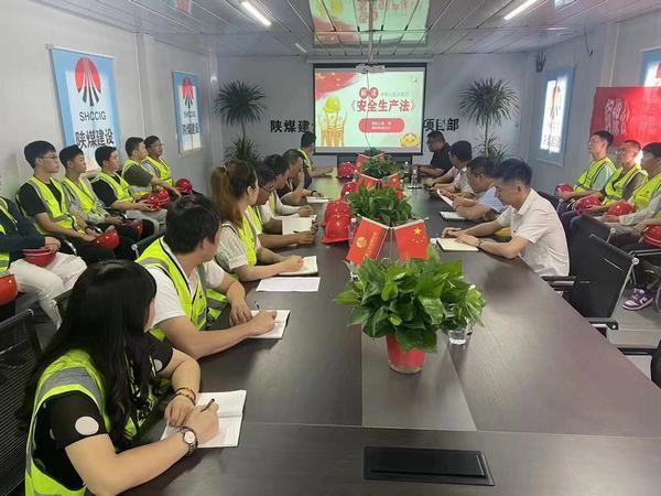 安全月里說安全，植入“紅線”守底線