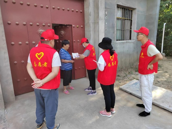 陜煤建設(shè)渭南分公司南京金龍項(xiàng)目部安全宣傳進(jìn)家庭 敲門入戶送平安