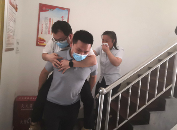 陜煤建設(shè)礦建三公司機(jī)關(guān)開展消防逃生演練活動(dòng)