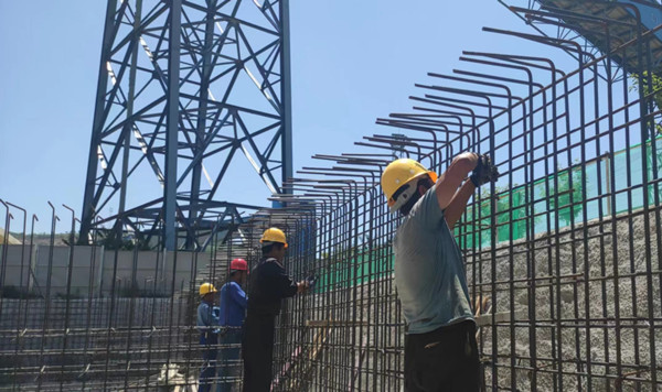 陜煤建設(shè)咸陽(yáng)分公司第六項(xiàng)目部：烈日趕工忙，安全不能忘