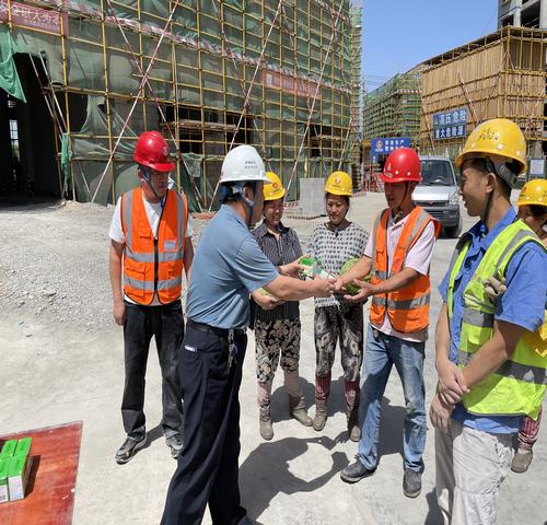 陜煤建設西北分公司開展“高溫慰問送清涼，情系基層暖人心”活動