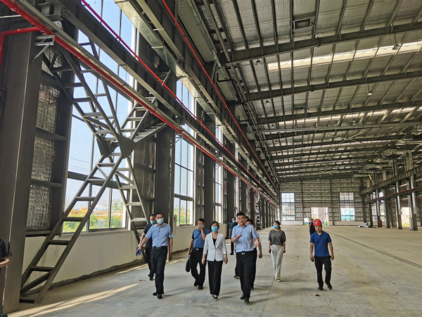 河南省長葛市市長張曉麗一行深入陜煤建設(shè)渭南分公司河南龐源塔式起重機項目調(diào)研指導(dǎo)工作