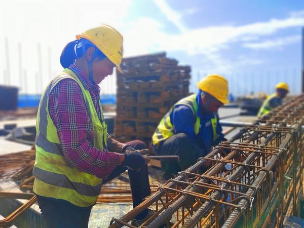 陜煤建設(shè)直屬第七項(xiàng)目部驕陽(yáng)似火堅(jiān)守崗位斗酷暑