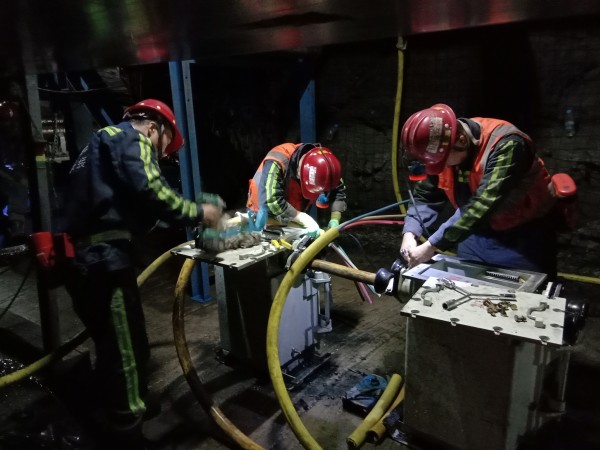 陜煤建設(shè)機電安裝公司完成沙梁四盤區(qū)皮帶及變電所安裝并運轉(zhuǎn)