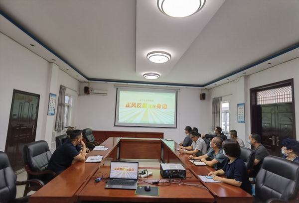 陜煤建設(shè)設(shè)備租賃中心“五個一”推動紀(jì)律教育學(xué)習(xí)宣傳月活動走深走實