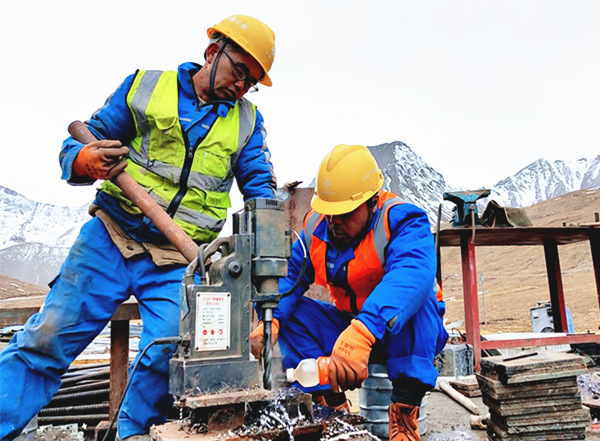 陜煤建設(shè)礦建三公司：確認(rèn)過(guò)腳步，你們就是雪域高原上的“掘進(jìn)鐵軍”