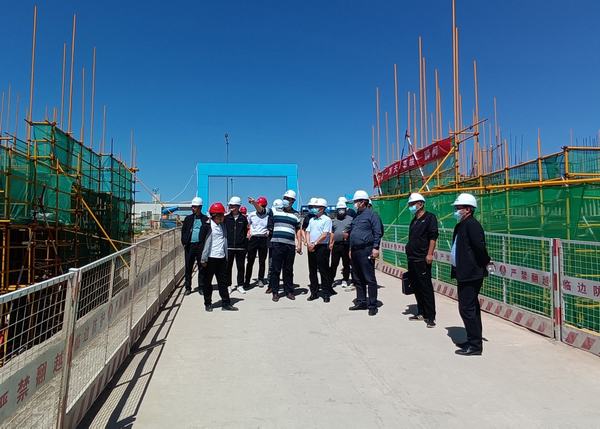 榆林城投集團(tuán)總會計師朱志昌一行蒞臨榆溪希望城商住小區(qū)項目檢查指導(dǎo)工作