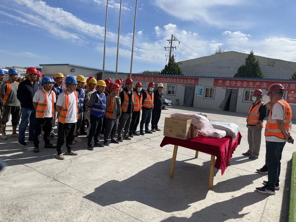 陜煤建設西北分公司：張掖潤泉瑞苑項目3#、5#、8#住宅樓喜封頂