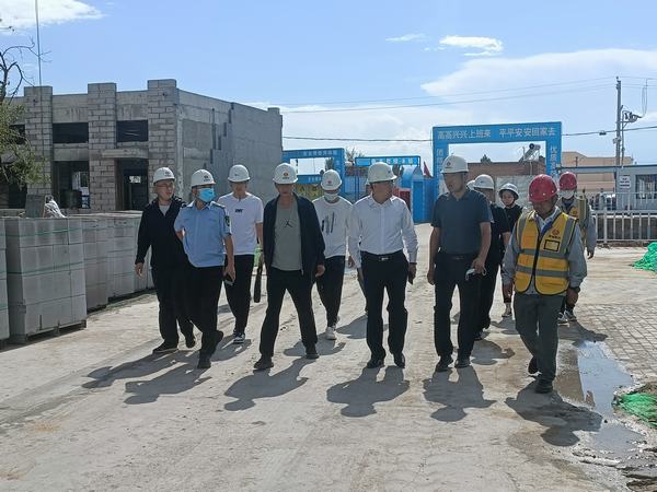 鄂托克旗旗委常委、政府副旗長許瑞峰一行蒞臨陜煤建設(shè)內(nèi)蒙古分公司第二項目部檢查指導(dǎo)工作