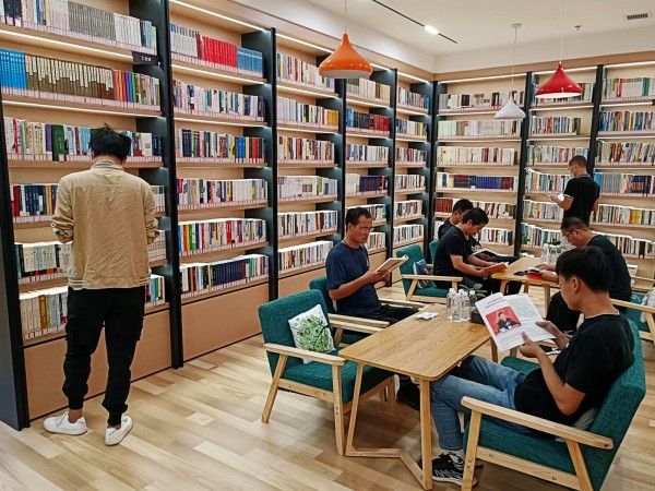 陜煤建設(shè)澄合分公司第十二項(xiàng)目部舉辦“書香潤(rùn)心靈 閱讀促成長(zhǎng)”讀書分享活動(dòng)