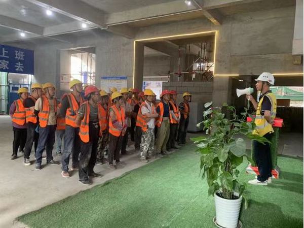 陜煤建設(shè)銅煤公司：第十五項目部開展新《安全生產(chǎn)法》宣傳活動