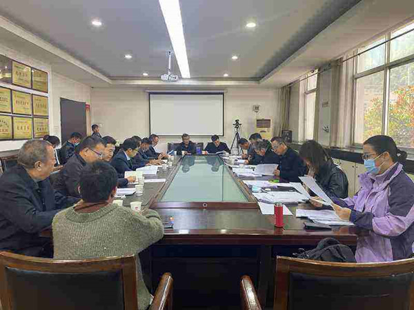 陜煤建設(shè)澄合分公司承建的彬長大佛寺新增生產(chǎn)生活設(shè)施3#、4#職工宿舍及車庫工程順利通過竣工驗(yàn)收