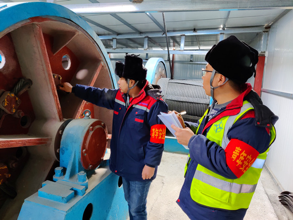 陜煤建設(shè)礦建三公司：隨手拍，看青安崗員另類“show”安全