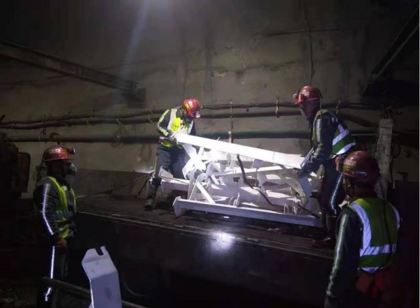 陜煤建設(shè)機電安裝公司順利完成小保當二號礦132204膠運順槽帶式輸送機安裝