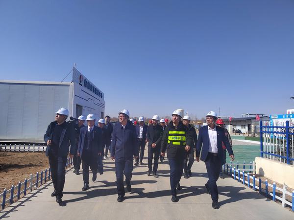 榆林市委副書記、市委黨校校長(zhǎng)李雄斌一行蒞臨榆林市委黨校新校區(qū)建設(shè)項(xiàng)目檢查指導(dǎo)工作