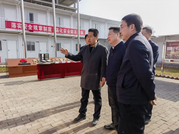 延安市市長(zhǎng)嚴(yán)漢平蒞臨陜煤建設(shè)咸陽分公司黃陵年產(chǎn)40萬立方煤矸石制陶粒項(xiàng)目調(diào)研指導(dǎo)