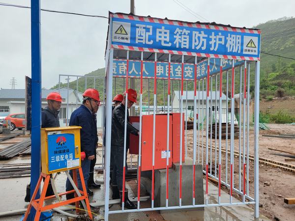 陜煤建設(shè)韓城分公司土建十三項(xiàng)目部積極開展雨季三防工作