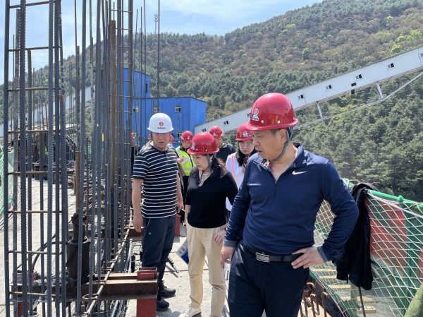 煤炭工業(yè)邯鄲工程造價(jià)管理站站長(zhǎng)叢樹茂一行蒞臨陜煤建設(shè)咸陽(yáng)分公司雙龍項(xiàng)目部實(shí)地調(diào)研