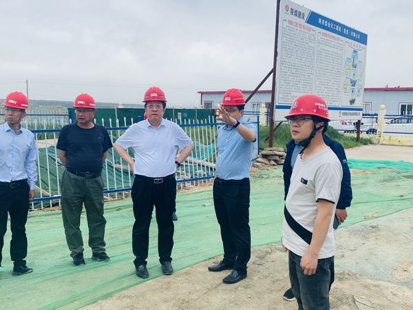 彬長(zhǎng)集團(tuán)黨委書記、董事長(zhǎng)白永明蒞臨陜煤建設(shè)天工公司施工文家坡礦李家溝風(fēng)井檢查指導(dǎo)工作