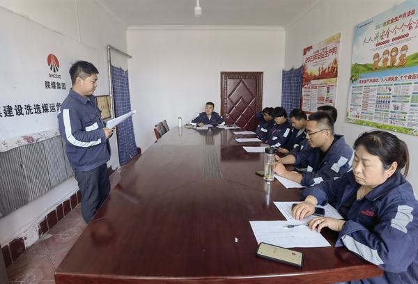 陜煤建設(shè)洗選煤運(yùn)營(yíng)公司第七項(xiàng)目部：拒三違遵章保安全，寄思念家書報(bào)平安