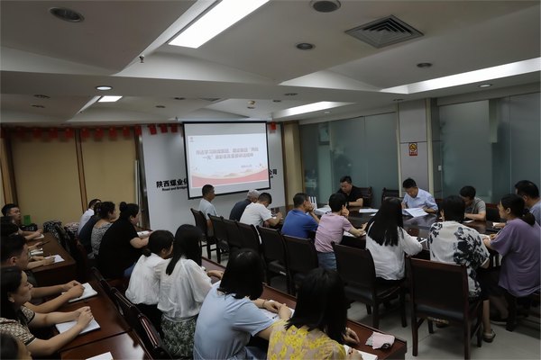 陜煤建設路橋分公司傳達學習陜煤集團、陜煤建設“兩優(yōu)一先”暨先進集體先進個人表彰會精神