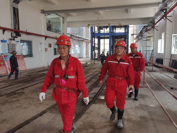 王明智、楊讓順深入陜煤建設(shè)礦建二公司王峰項目部檢查指導(dǎo)工作