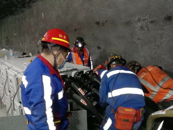 陜煤建設(shè)機(jī)電安裝公司：迎“峰”而上，“暑”你最美