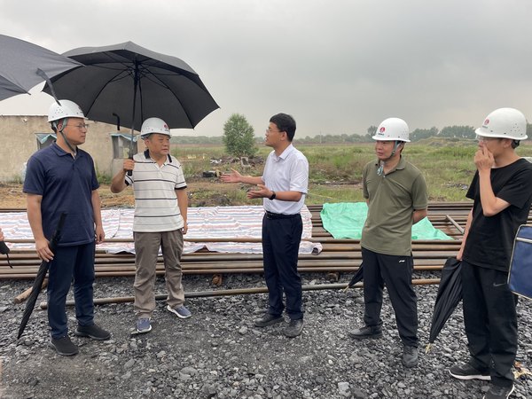 西安鐵路監(jiān)管局、陜西省交通廳檢查組一行蒞臨靖神鐵路孟紅聯(lián)絡線王則灣大橋調研指導工作