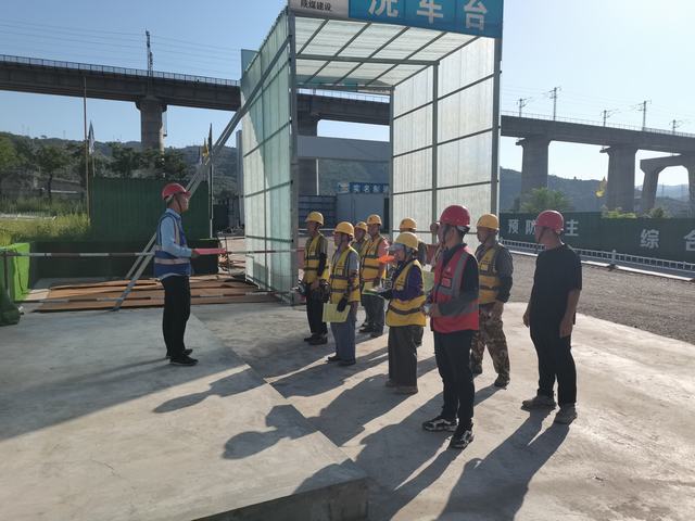 陜煤建設韓城分公司土建十一項目部： 瞄準“靶心”齊發(fā)力  牢筑“堤壩”共安全