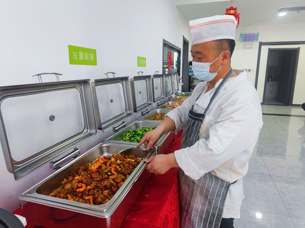 陜煤建設(shè)礦建三公司：走進(jìn)職工食堂，品嘗專(zhuān)“暑”美食