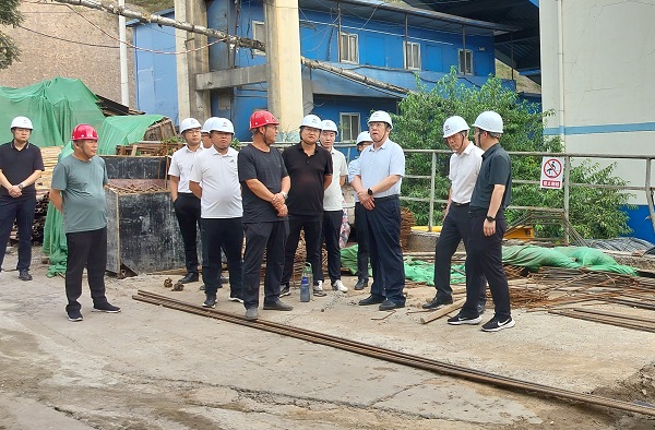 彬長(zhǎng)集團(tuán)黨委書記、董事長(zhǎng)白永明一行深入陜煤建設(shè)渭南分公司第三項(xiàng)目部檢查指導(dǎo)