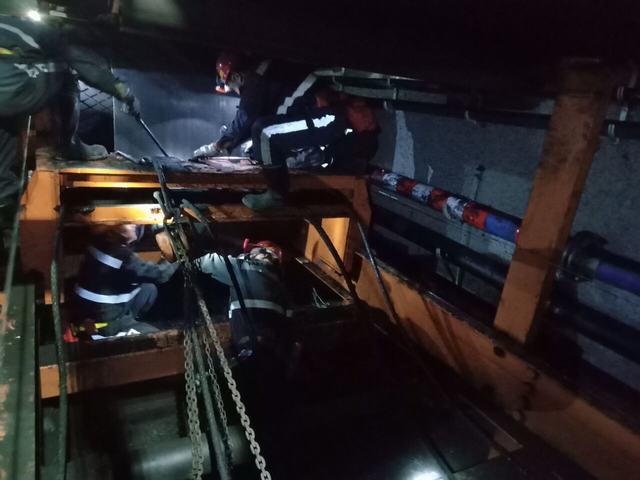 陜煤建設(shè)韓城分公司張家峁項(xiàng)目部高效完成2203膠運(yùn)順槽膠帶機(jī)回撤工程